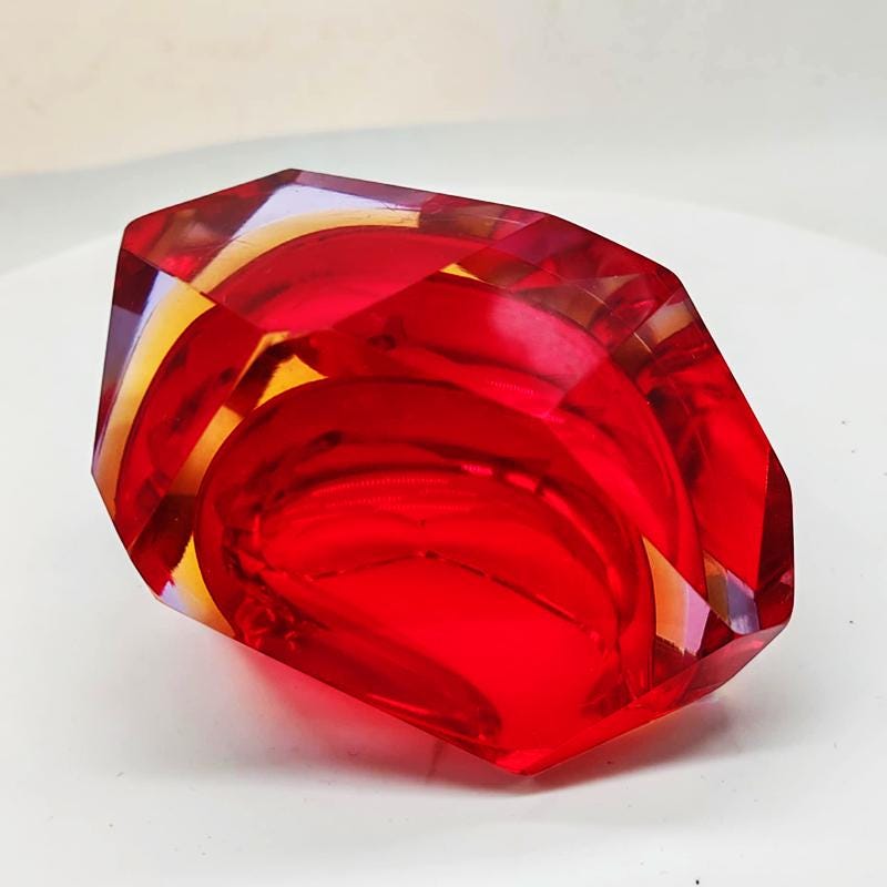 1960s Asymmetric Ashtray or Catch-all in Murano Glass by Flavio Poli for Seguso. Made in Italy.