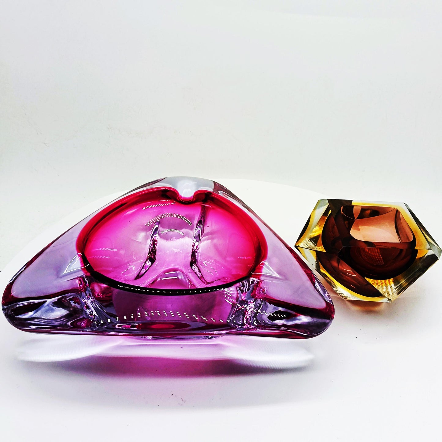 1960s very Big Pink Triangular Ashtray or Catch-all in Murano Glass. Made in Italy. 24 cm / 9.44 inches.