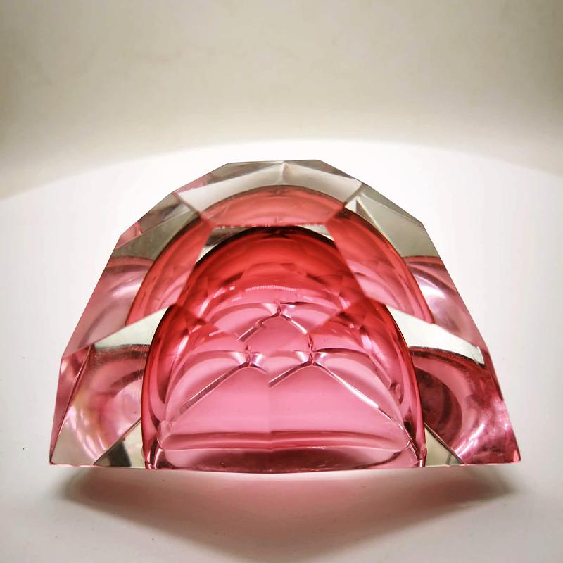1960s Rare Pink Multifaceted Triangular Ashtray or Catch-all in Murano by Flavio Poli for Seguso. Made in Italy.