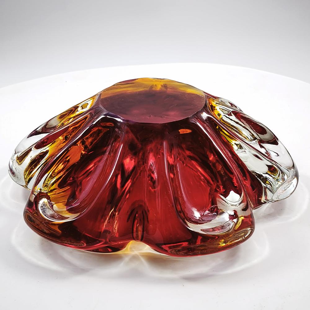 1960s Big Ashtray in Murano Glass. Made in Murano, Italy. 18,5 cm. / 7.28 inches