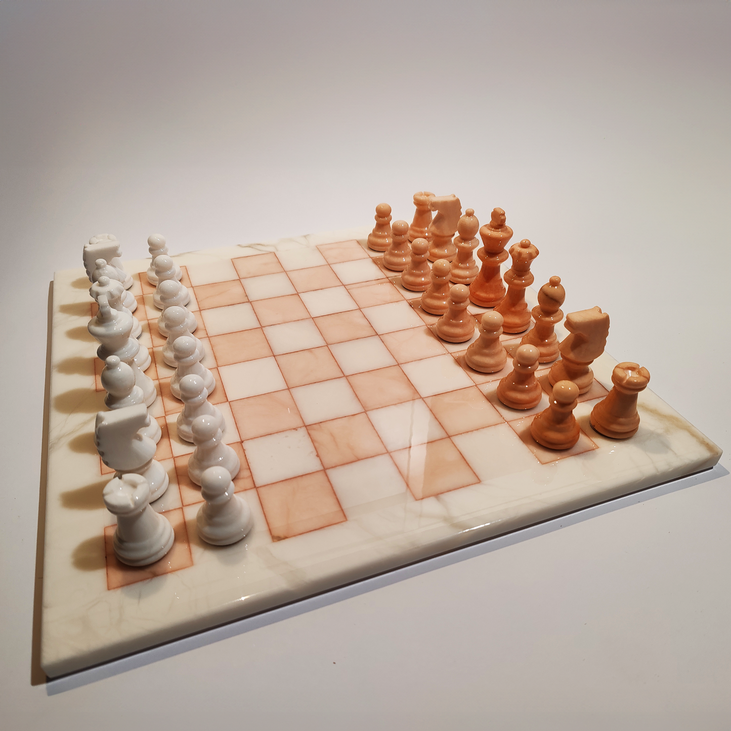 Chess Set in Hand carved Italian Alabaster of Volterra - White and Soft Pink - 1970s