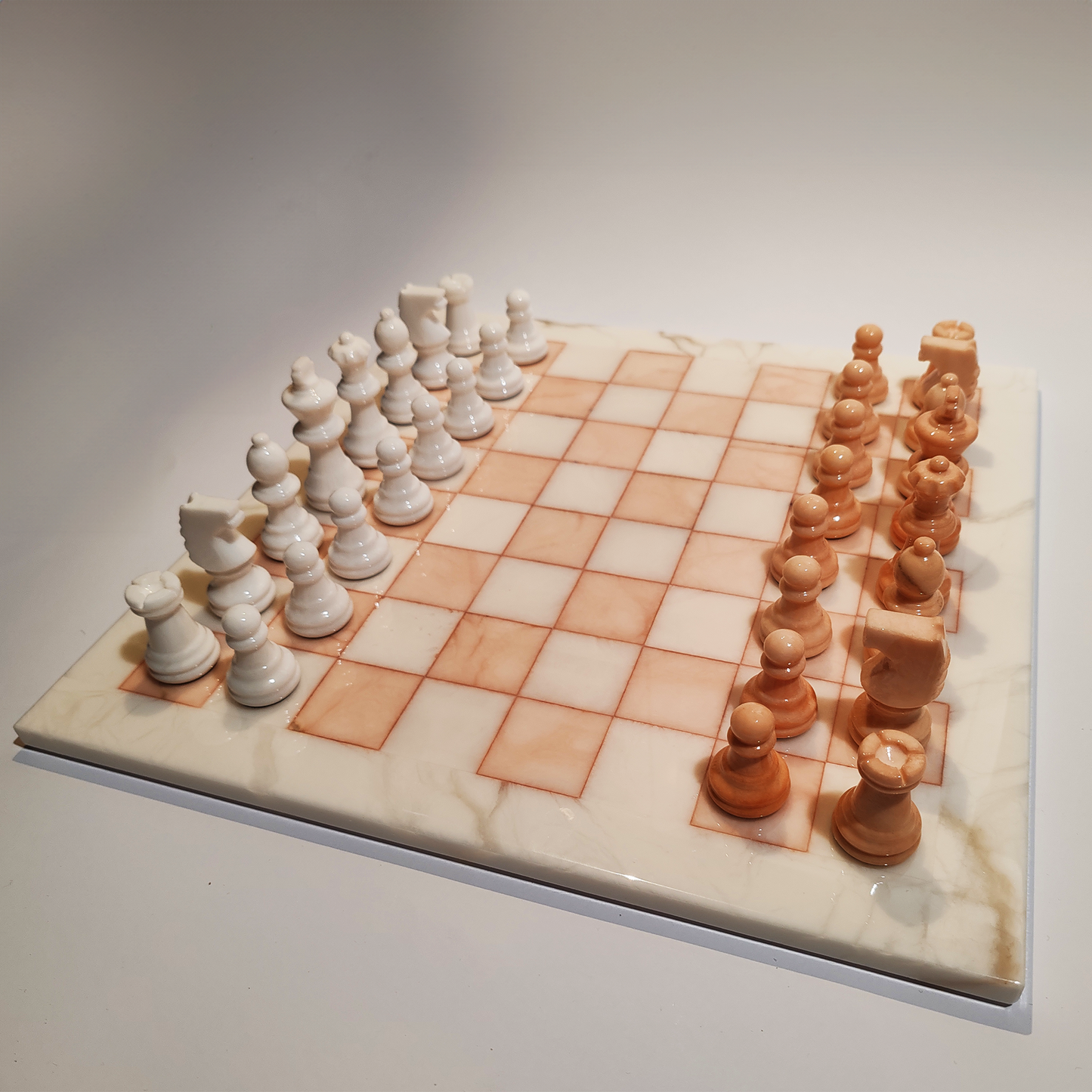 Chess Set in Hand carved Italian Alabaster of Volterra - White and Soft Pink - 1970s