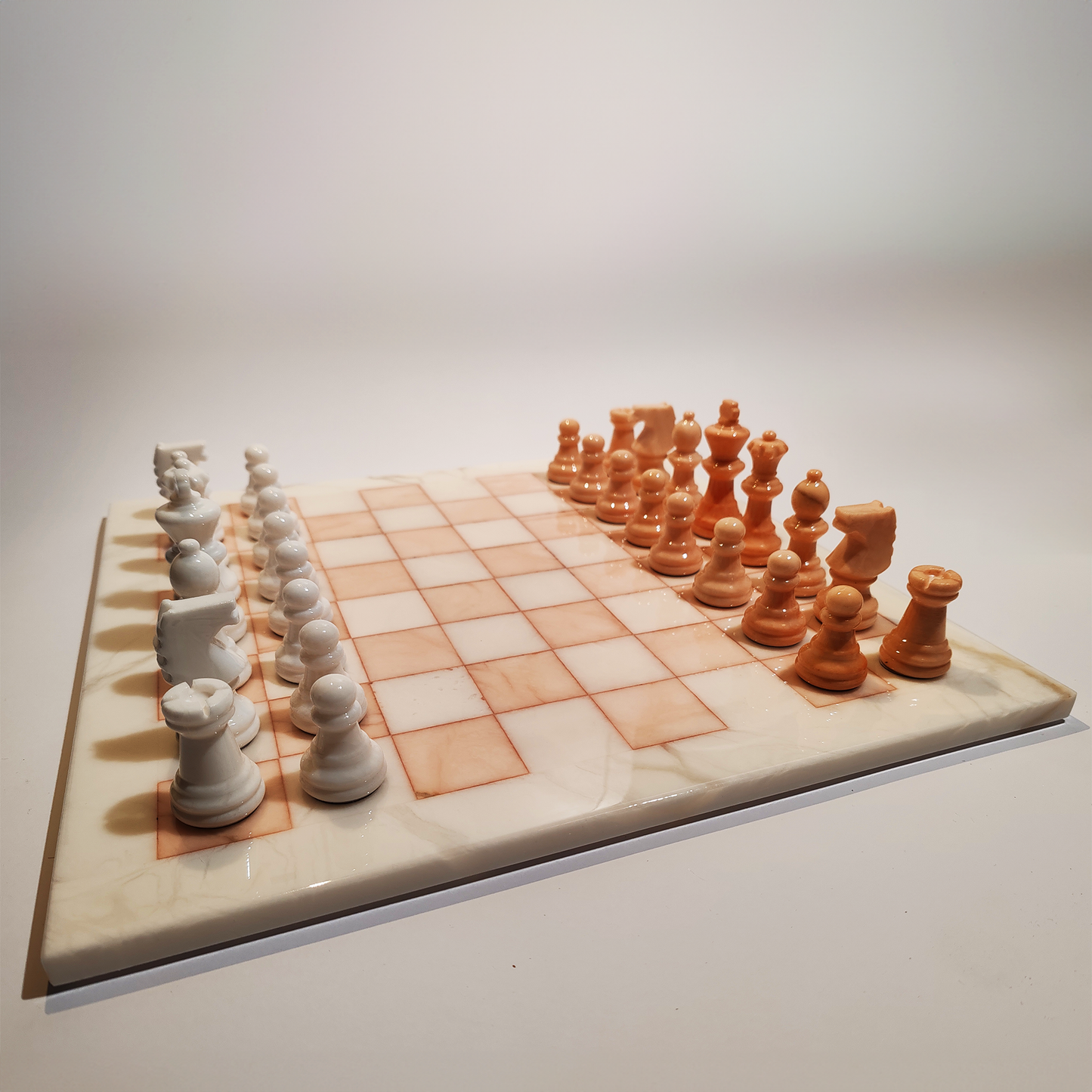 Chess Set in Hand carved Italian Alabaster of Volterra - White and Soft Pink - 1970s