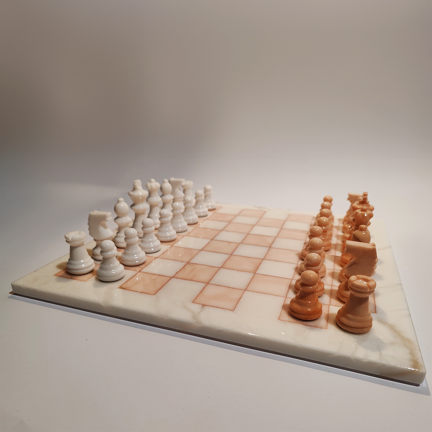 Chess Set in Hand carved Italian Alabaster of Volterra - White and Soft Pink - 1970s