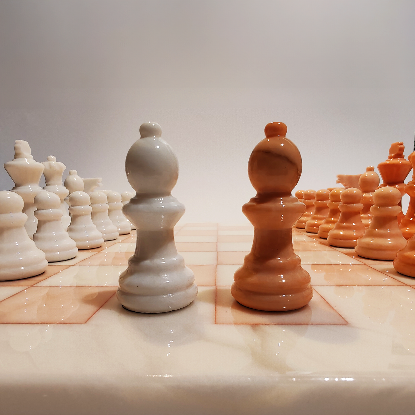 Chess Set in Hand carved Italian Alabaster of Volterra - White and Soft Pink - 1970s