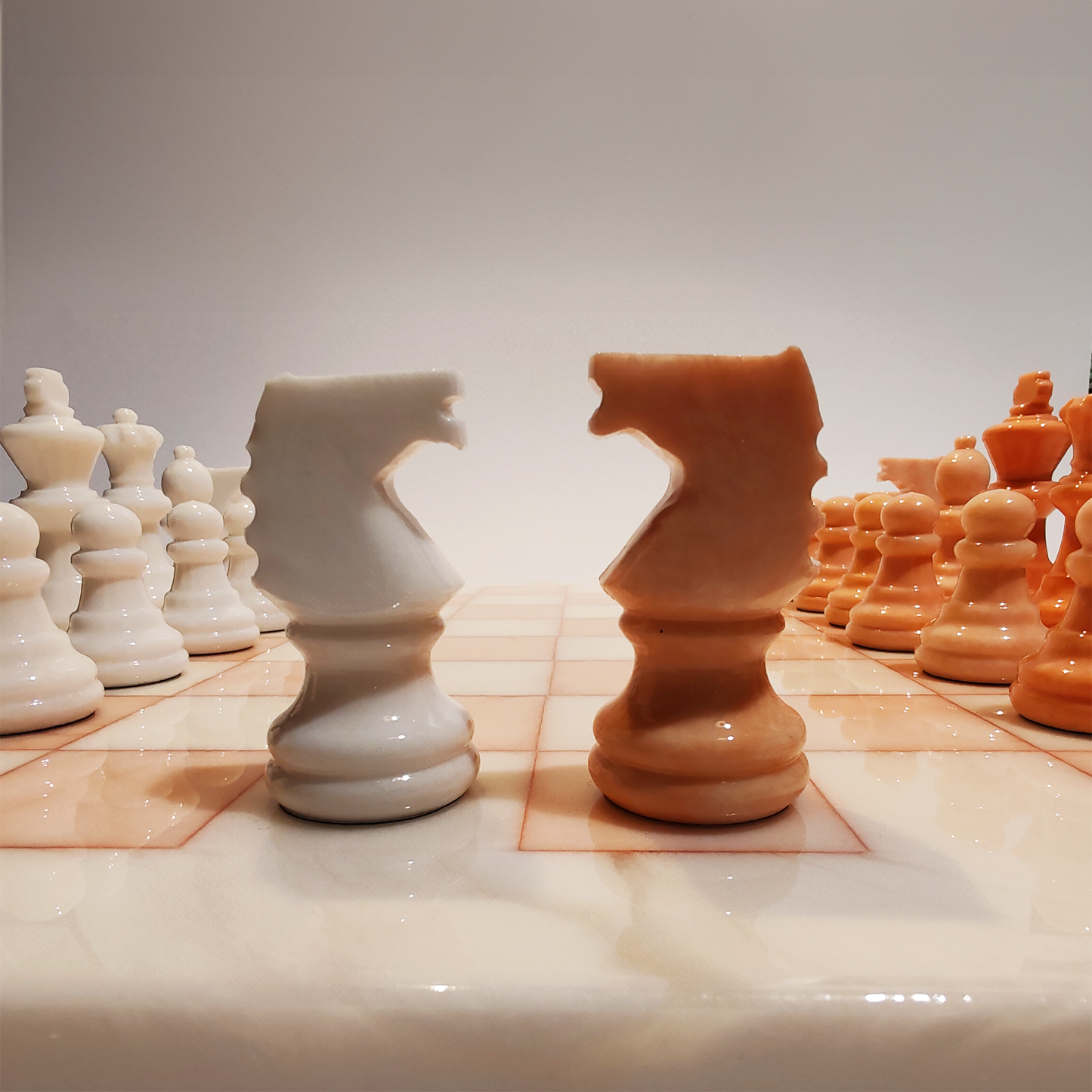 Chess Set in Hand carved Italian Alabaster of Volterra - White and Soft Pink - 1970s