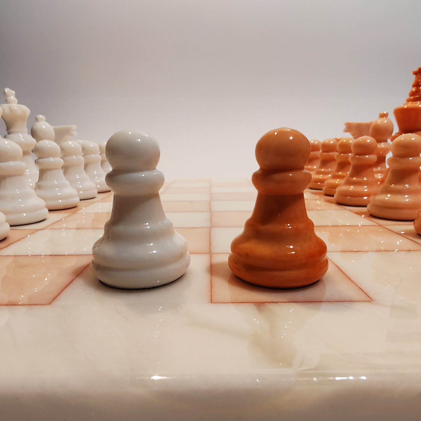 Chess Set in Hand carved Italian Alabaster of Volterra - White and Soft Pink - 1970s