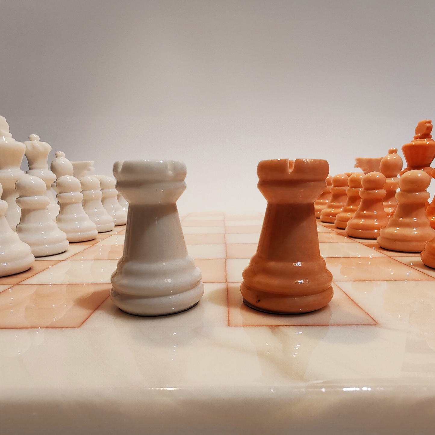 Chess Set in Hand carved Italian Alabaster of Volterra - White and Soft Pink - 1970s