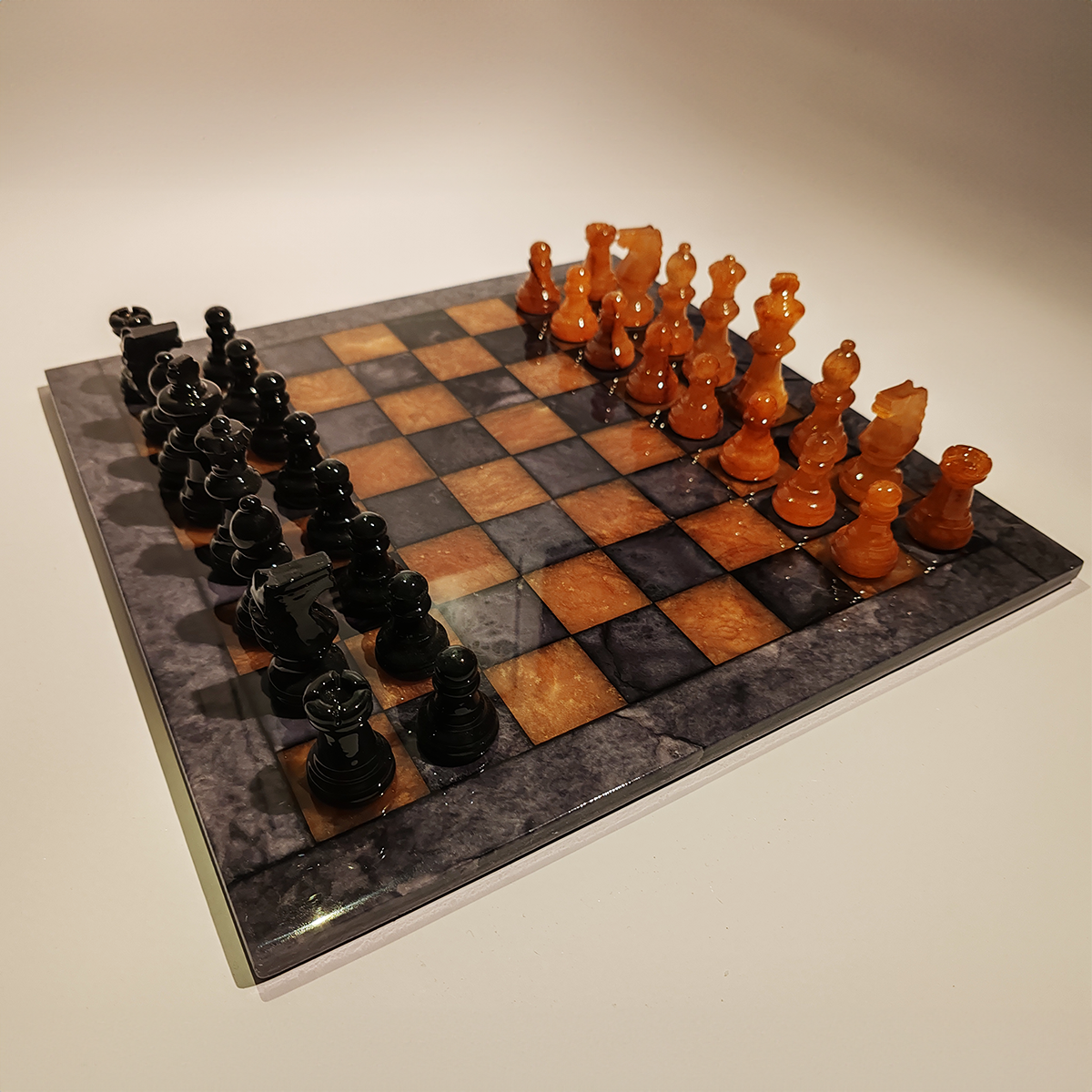 Chess Set in Hand carved Italian Alabaster of Volterra -  Black and Natural Agate 1970s