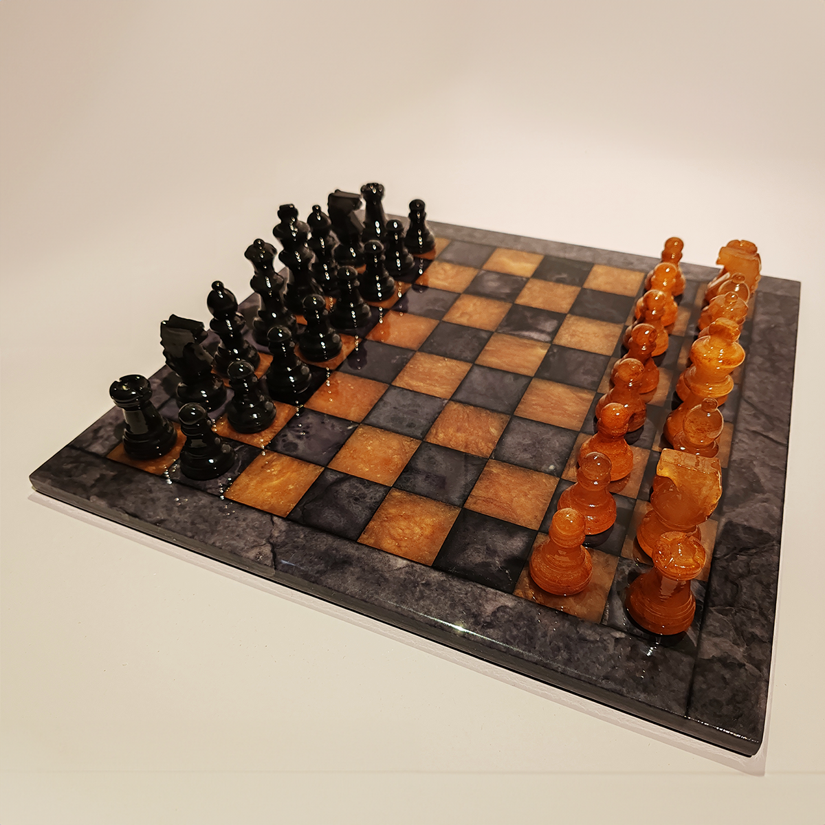 Chess Set in Hand carved Italian Alabaster of Volterra -  Black and Natural Agate 1970s