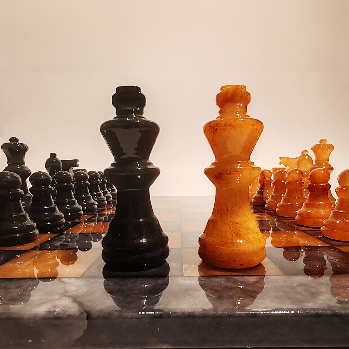 Chess Set in Hand carved Italian Alabaster of Volterra -  Black and Natural Agate 1970s