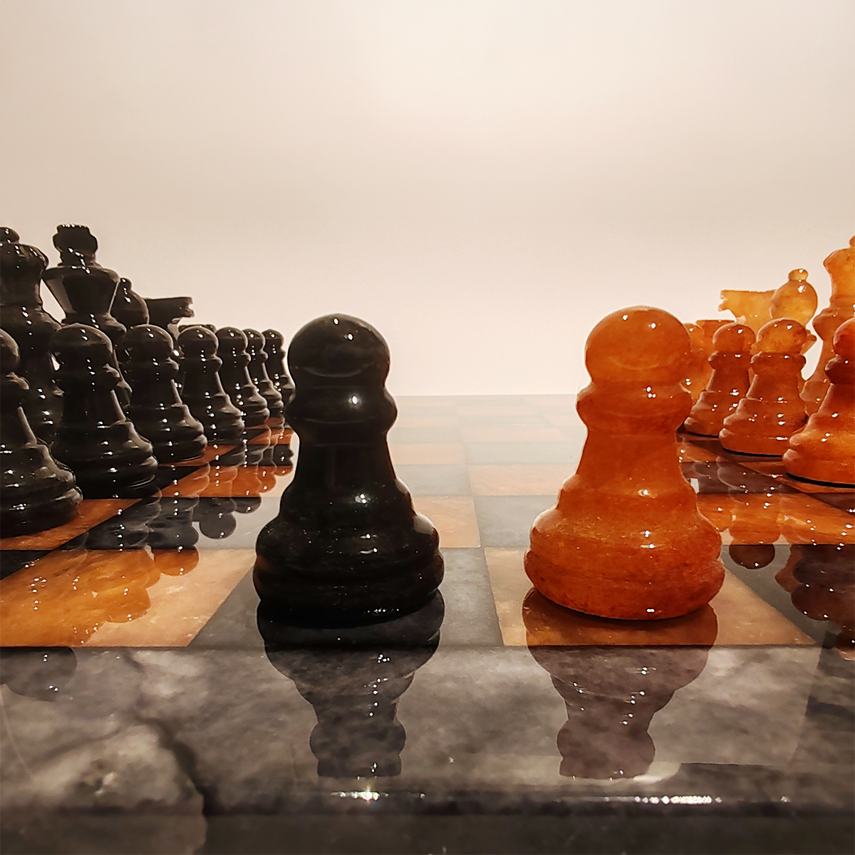 Chess Set in Hand carved Italian Alabaster of Volterra -  Black and Natural Agate 1970s