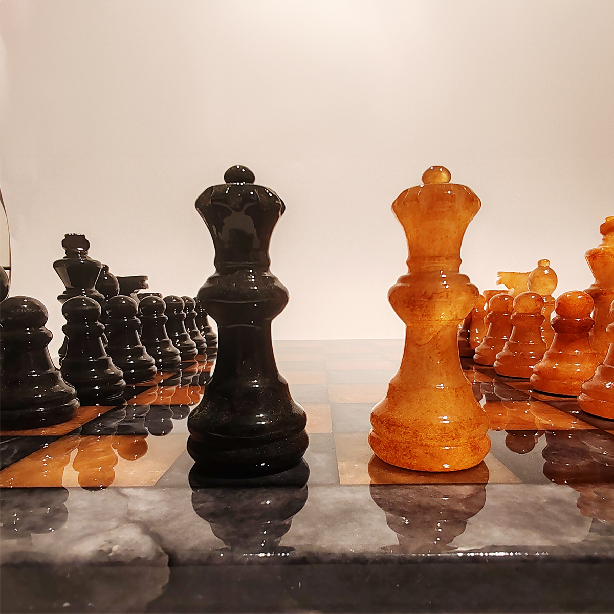 Chess Set in Hand carved Italian Alabaster of Volterra -  Black and Natural Agate 1970s