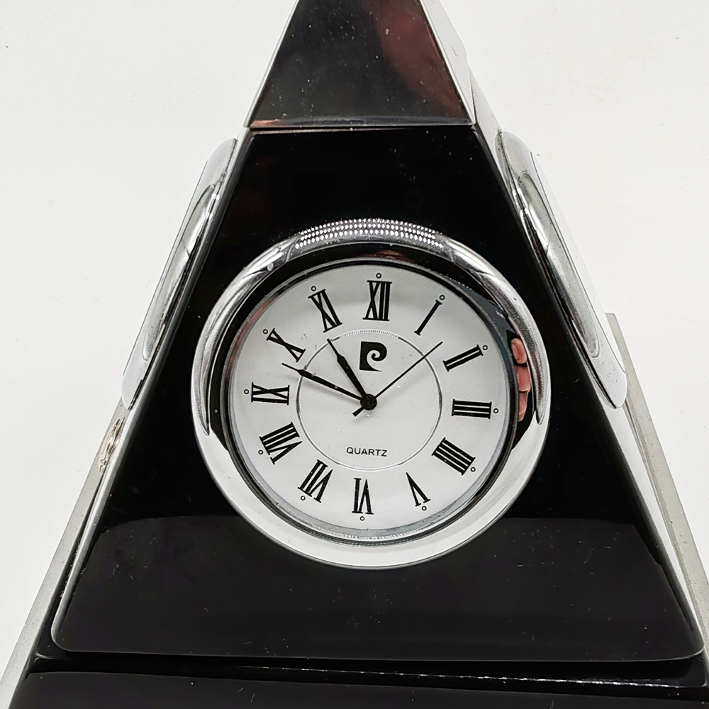 1970s Black Table Clock "Pyramide" by Gianfranco Ferrè - made in Italy.