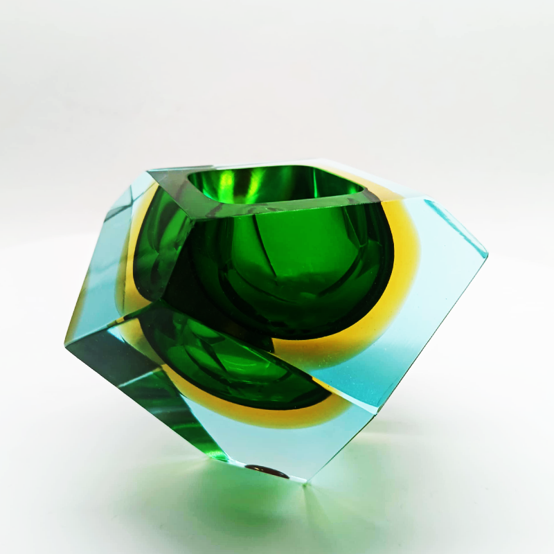 1960s Multifaceted Ashtray or Catch-all in Murano Glass by Flavio Poli for Seguso. Made in Italy.