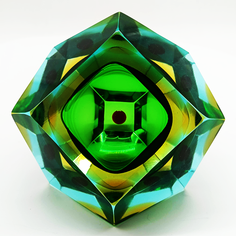 1960s Multifaceted Ashtray or Catch-all in Murano Glass by Flavio Poli for Seguso. Made in Italy.