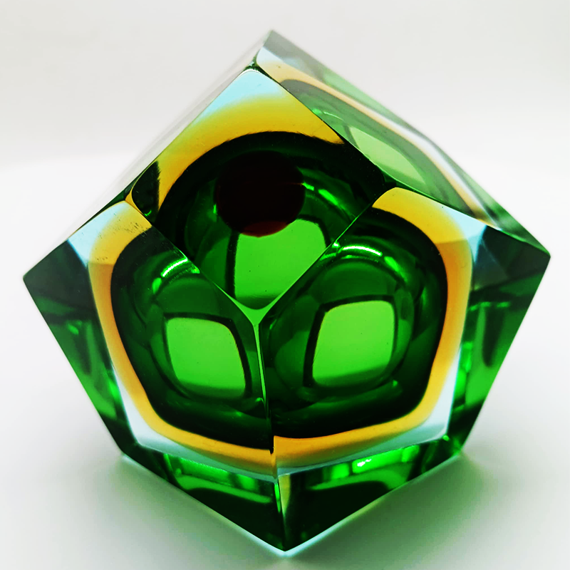 1960s Multifaceted Ashtray or Catch-all in Murano Glass by Flavio Poli for Seguso. Made in Italy.
