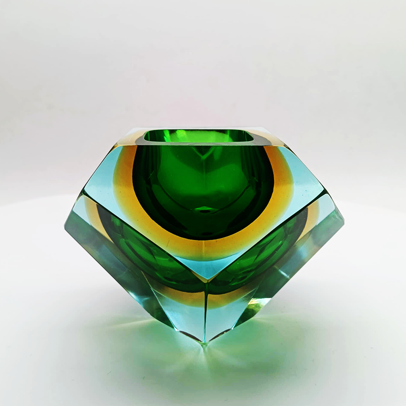 1960s Multifaceted Ashtray or Catch-all in Murano Glass by Flavio Poli for Seguso. Made in Italy.