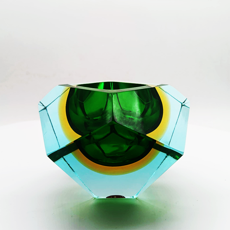1960s Multifaceted Ashtray or Catch-all in Murano Glass by Flavio Poli for Seguso. Made in Italy.
