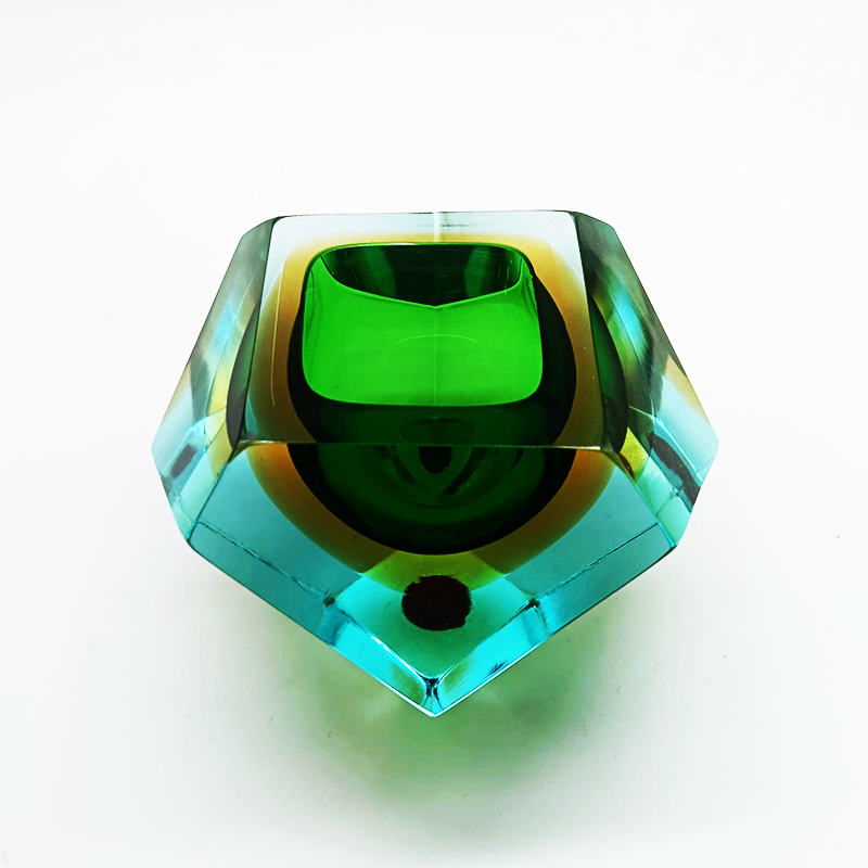 1960s Multifaceted Ashtray or Catch-all in Murano Glass by Flavio Poli for Seguso. Made in Italy.