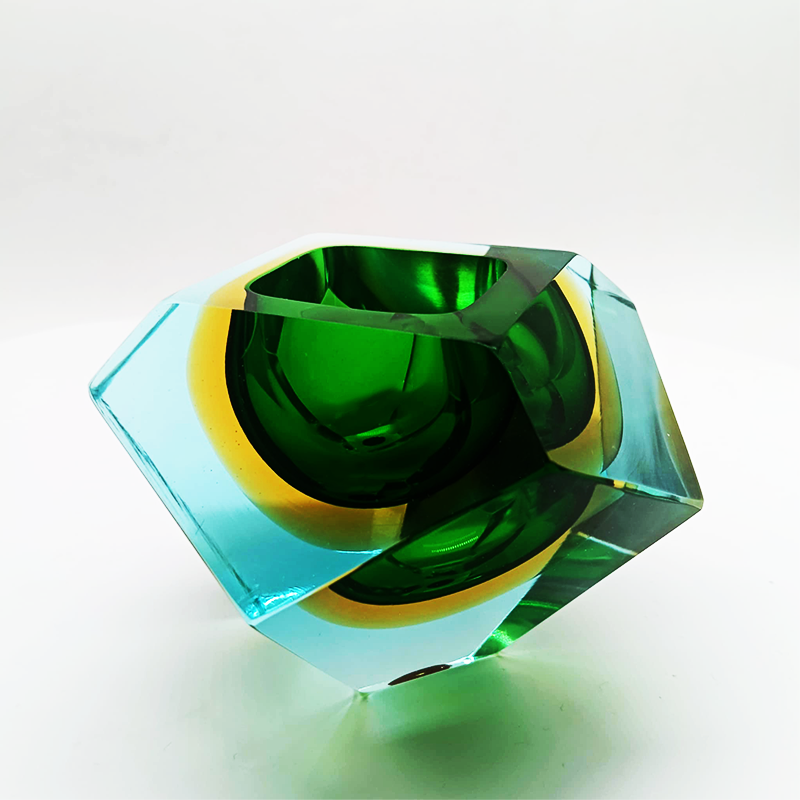 1960s Multifaceted Ashtray or Catch-all in Murano Glass by Flavio Poli for Seguso. Made in Italy.