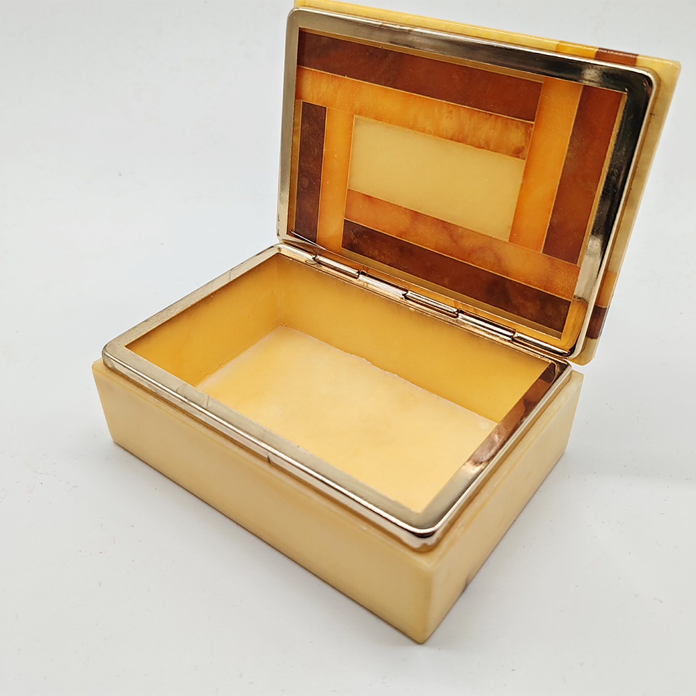 Vintage Box / Jewelry Box in Hand-carved Alabaster. Made in Italy - 1970s