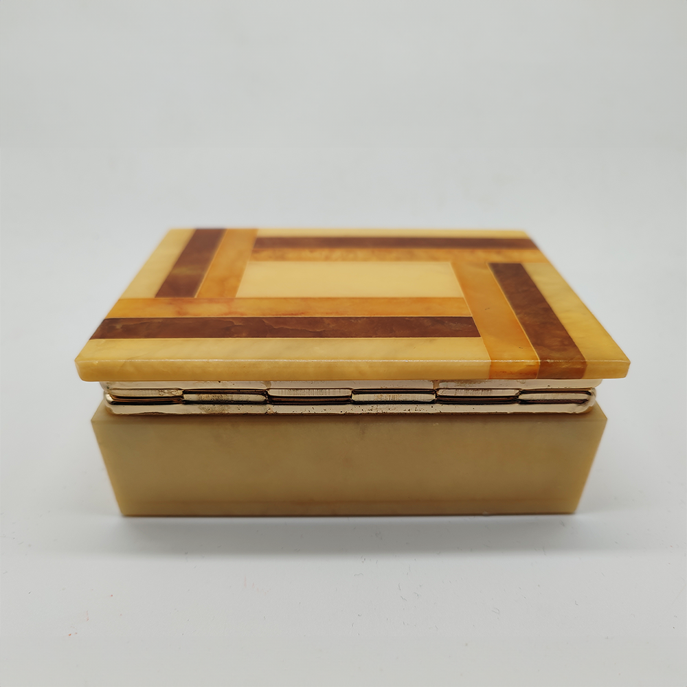 Vintage Box / Jewelry Box in Hand-carved Alabaster. Made in Italy - 1970s