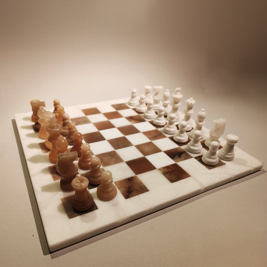 1970s Chess Set in Hand carved Italian Alabaster of Volterra - White and Natural Agate (Brown).