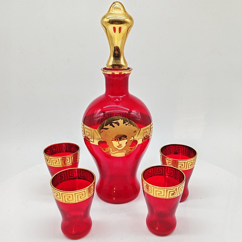 1960s Wonderful Jellyfish drawing Bottle and 4 Glasses with fine Golden finishes in Murano Glass. Made in Italy.