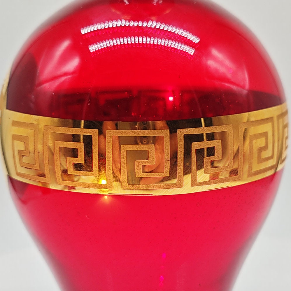 1960s Wonderful Jellyfish drawing Bottle and 4 Glasses with fine Golden finishes in Murano Glass. Made in Italy.