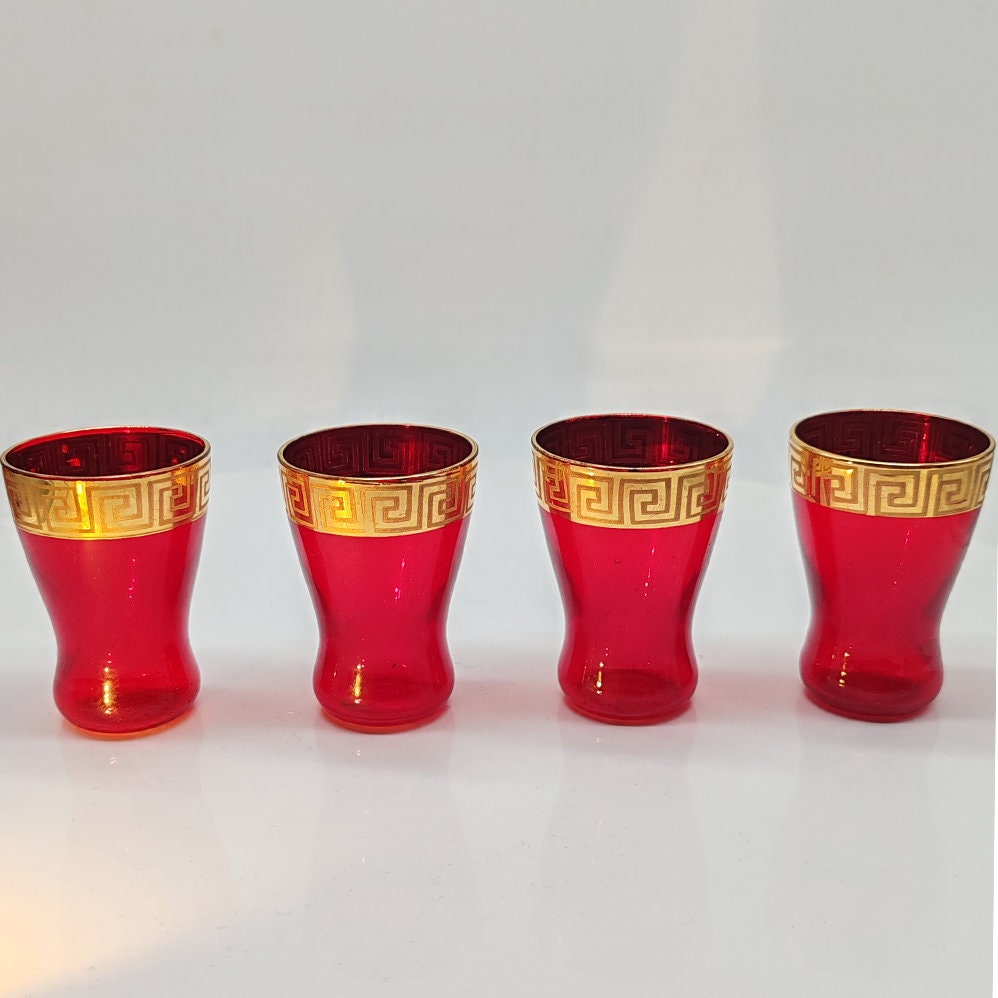 1960s Wonderful Jellyfish drawing Bottle and 4 Glasses with fine Golden finishes in Murano Glass. Made in Italy.