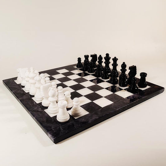 1970s Stunning Chess Set in Genuine Hand Carved Alabaster of Volterra - Black and White - Made in Italy