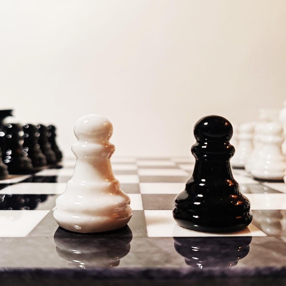 1970s Stunning Chess Set in Genuine Hand Carved Alabaster of Volterra - Black and White - Made in Italy