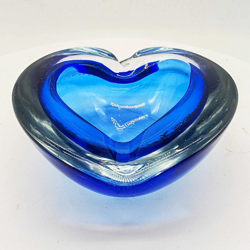 1960s Sunning Heart-shaped Ashtray or Catch-all in Murano Glass by Flavio Poli for Seguso. Made in Italy.