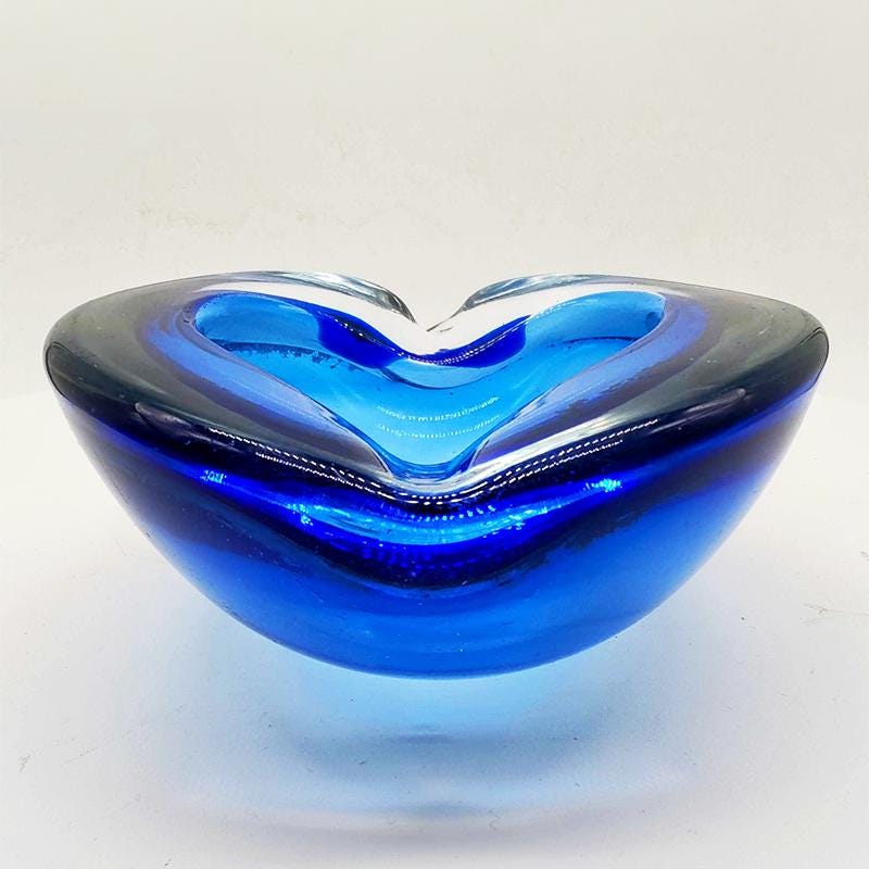 1960s Sunning Heart-shaped Ashtray or Catch-all in Murano Glass by Flavio Poli for Seguso. Made in Italy.