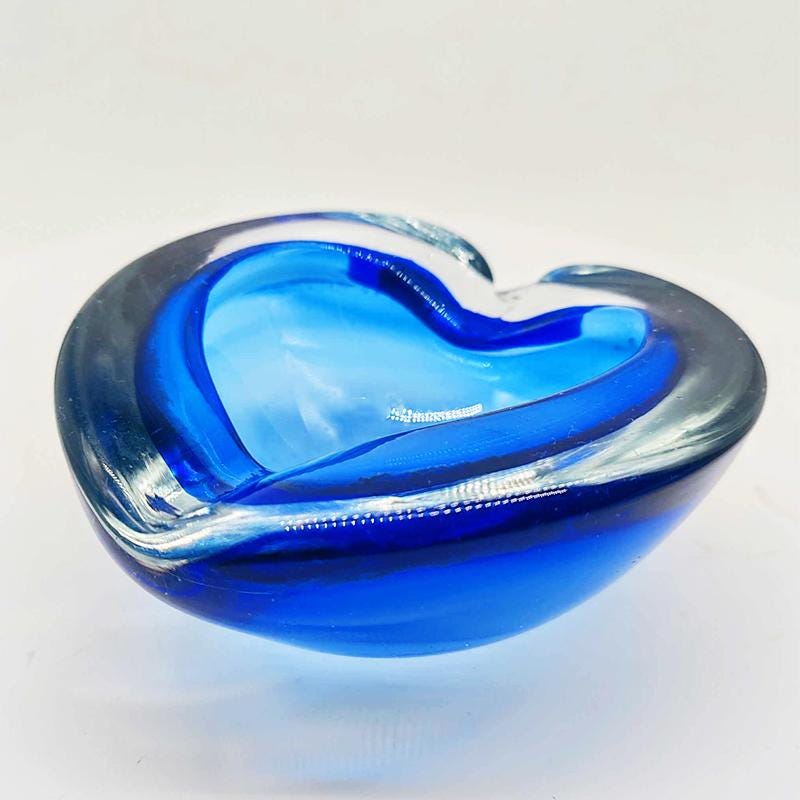 1960s Sunning Heart-shaped Ashtray or Catch-all in Murano Glass by Flavio Poli for Seguso. Made in Italy.