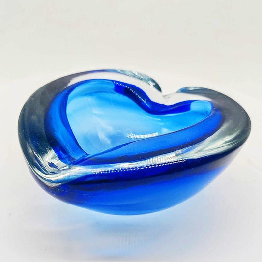 1960s Sunning Heart-shaped Ashtray or Catch-all in Murano Glass by Flavio Poli for Seguso. Made in Italy.