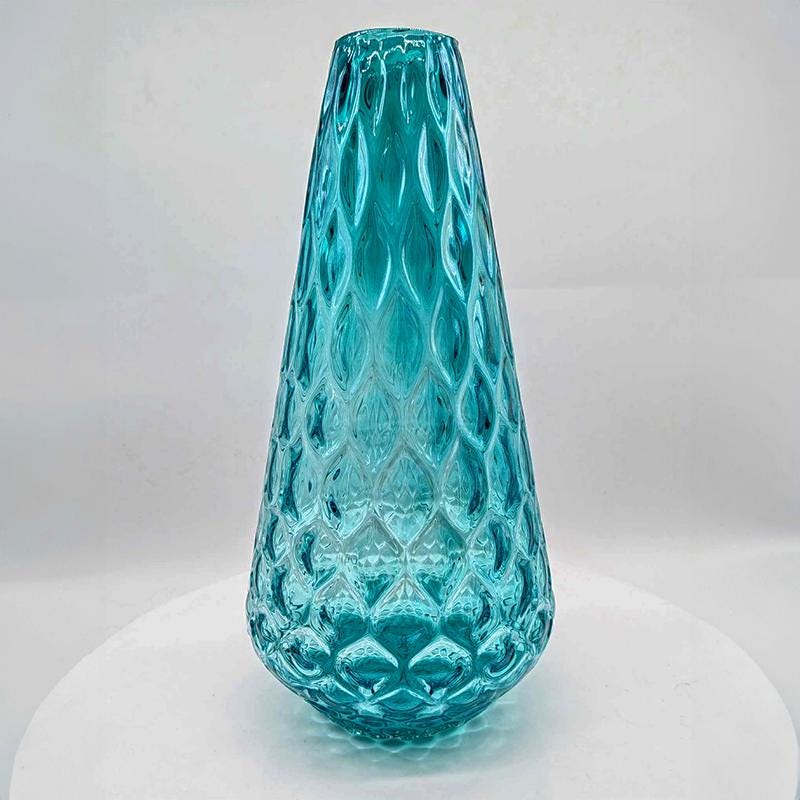 1960s Stunning Vase in Hand Blown Murano Glass. Made in Italy 35,5 cm h / 13.97 h inches