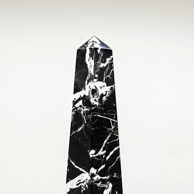 1970s Stunning Big Hand-Carved Obelisk in Black Marble of Aquitaine. Made in Italy. 43 cm h.