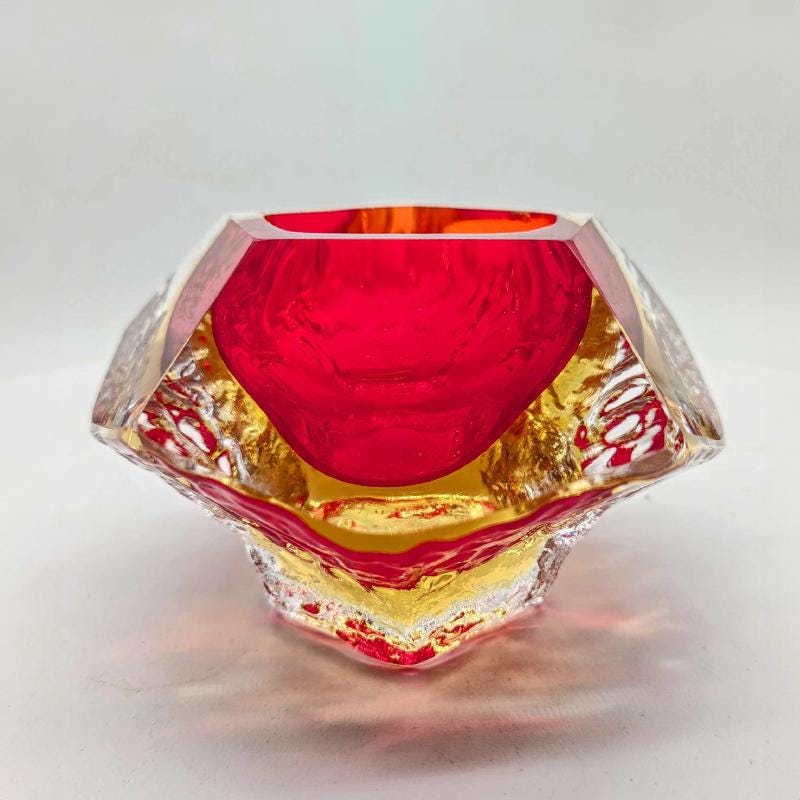 1960s Stunning Ashtray or Catch-all in Murano Glass by Flavio Poli for Seguso. Made in Italy.