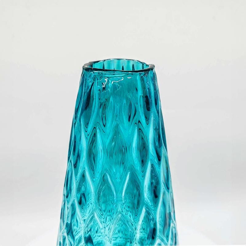 1960s Stunning Vase in Hand Blown Murano Glass. Made in Italy 35,5 cm h / 13.97 h inches