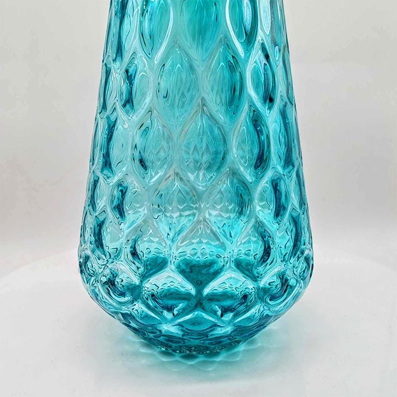 1960s Stunning Vase in Hand Blown Murano Glass. Made in Italy 35,5 cm h / 13.97 h inches