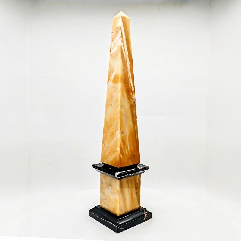 1970s Stunning Big Obelisk in Hand Carved Yellow Marble of Siena and Black Marble of Portoro. Made in Italy. 42,5 cm - 16.73 h inches.