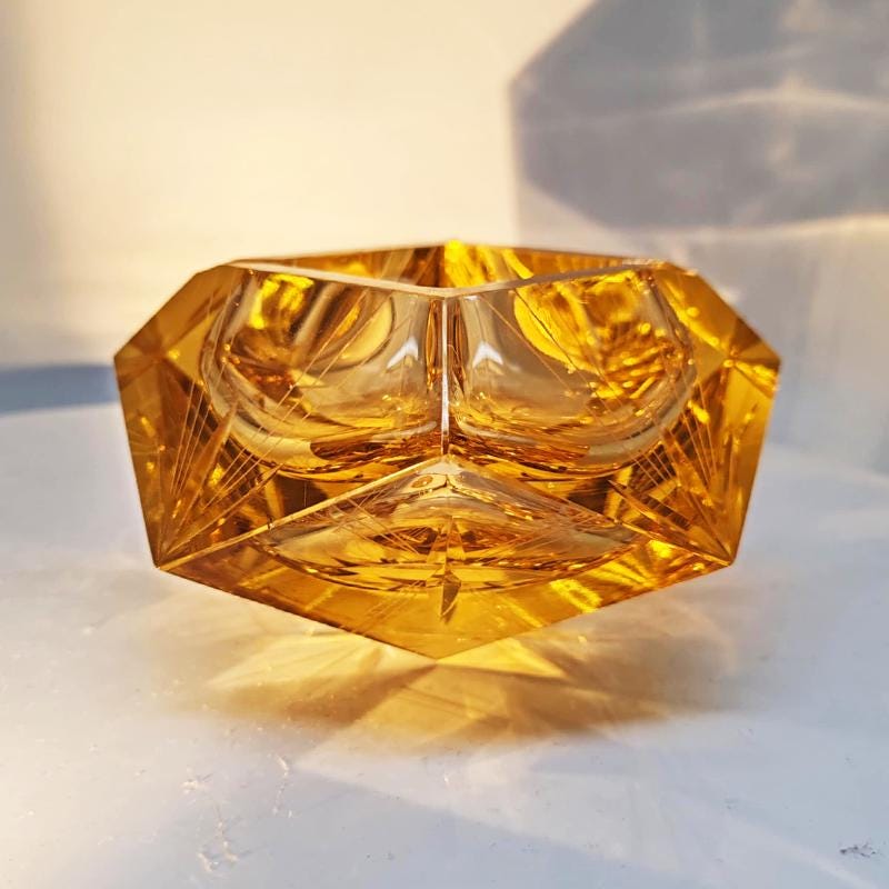 1960s Rare Gold Multifaceted Ashtray or Catch-all in Murano Glass by Flavio Poli for Seguso. Made in Italy.