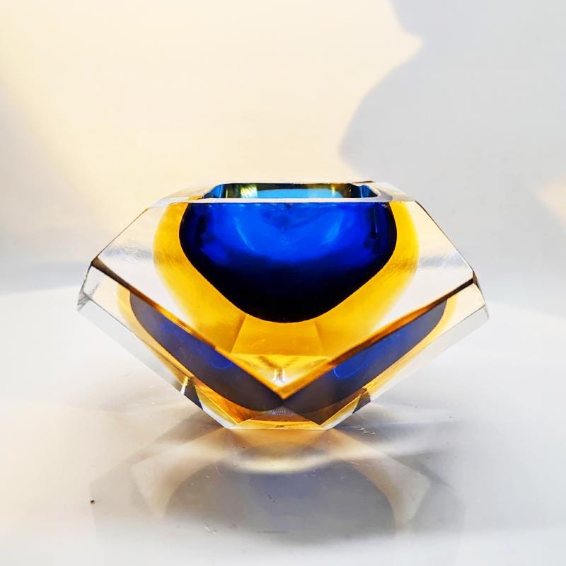 1960s Big Multifaceted Ashtray or Catch-all in Murano Glass by Flavio Poli for Seguso. Made in Italy.