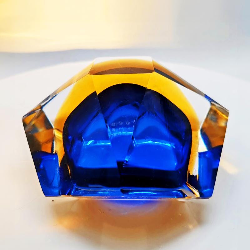 1960s Big Multifaceted Ashtray or Catch-all in Murano Glass by Flavio Poli for Seguso. Made in Italy.