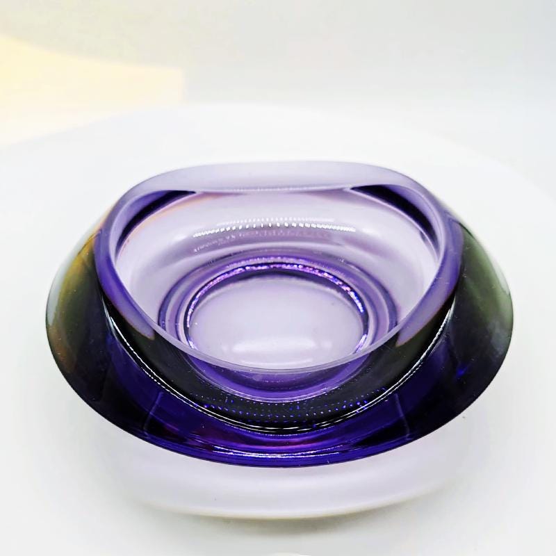 1960s Big Purple  Ashtray or Catch-all in Murano Glass. 17,5 cm. Made in Italy.