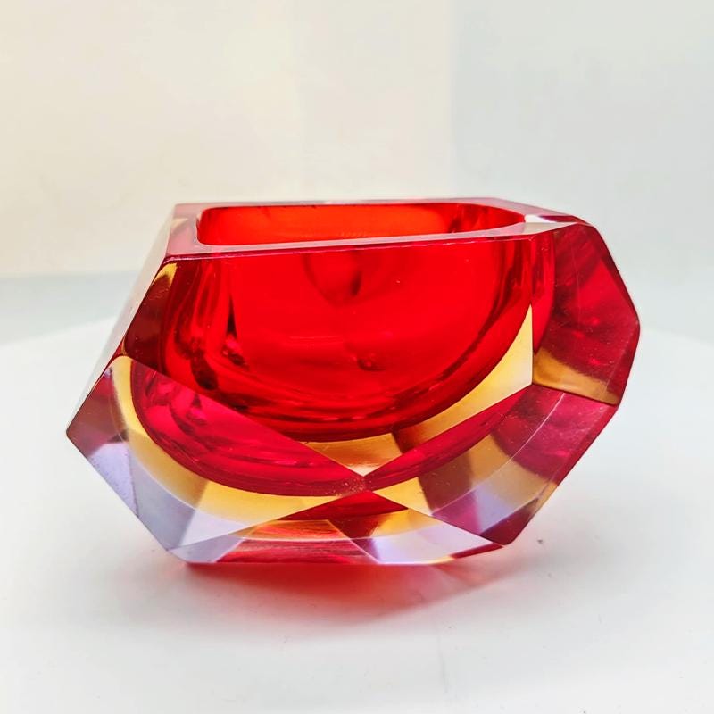1960s Asymmetric  Ashtray or Catch-all in Murano Glass by Flavio Poli for Seguso. Made in Italy.