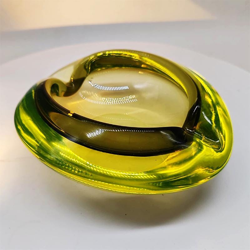 1960s Big Rare Ashtray in Uranium Murano Glass. Made in Italy.