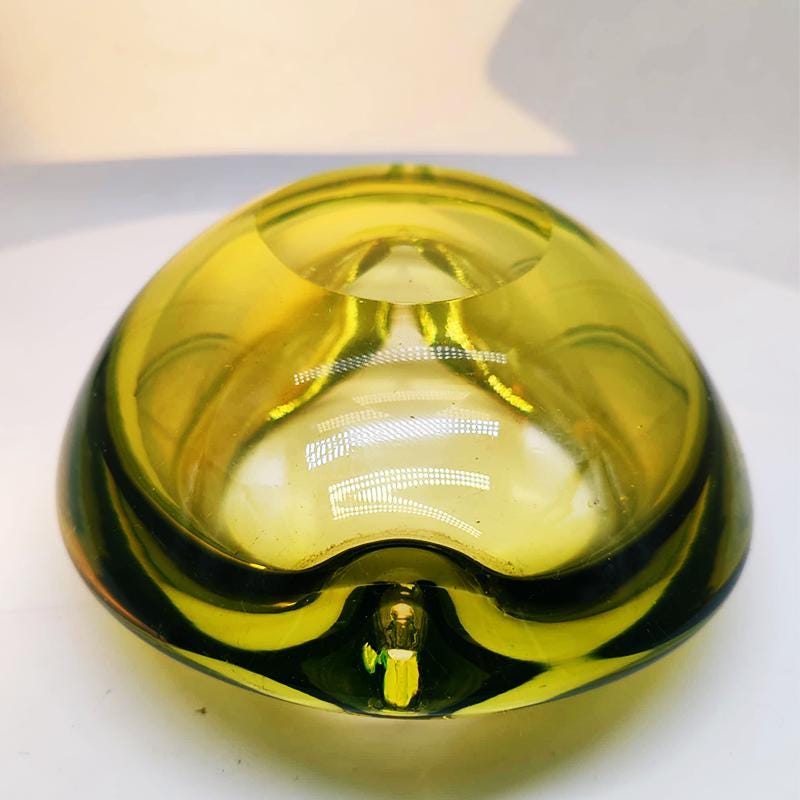 1960s Big Rare Ashtray in Uranium Murano Glass. Made in Italy.
